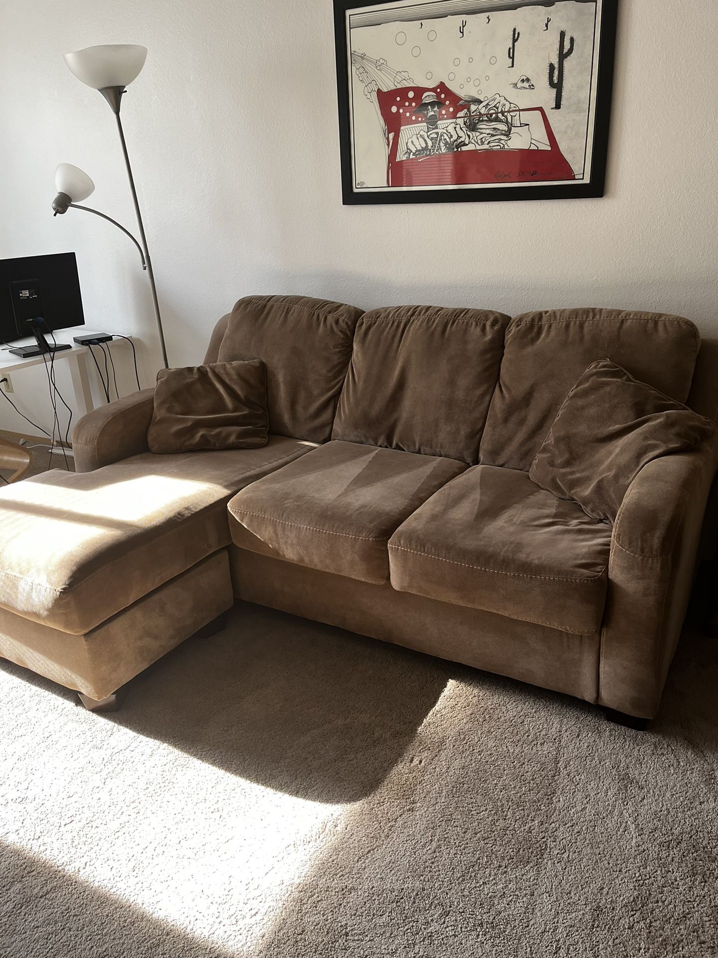 Brown Couch With 2 Pillows 