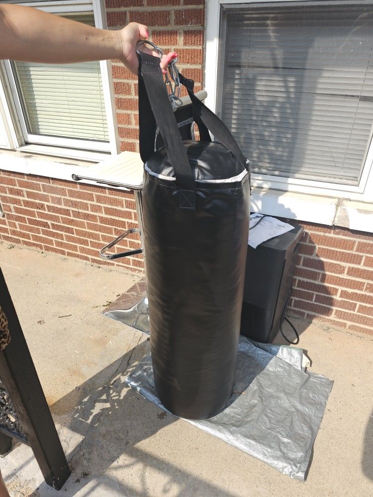 everlast punching bag 120lb