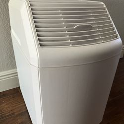 Aircare Full House Humidifier with Bonus Cleaner!!- Excellent condition! 