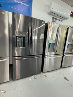 New Frigidaire Gallery 36 in 28 Cu Ft Standard Depth Refrigerator Black Stainless With Dual Ice Maker