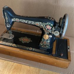 1923 Singer Sewing Machine 66 Red eye 