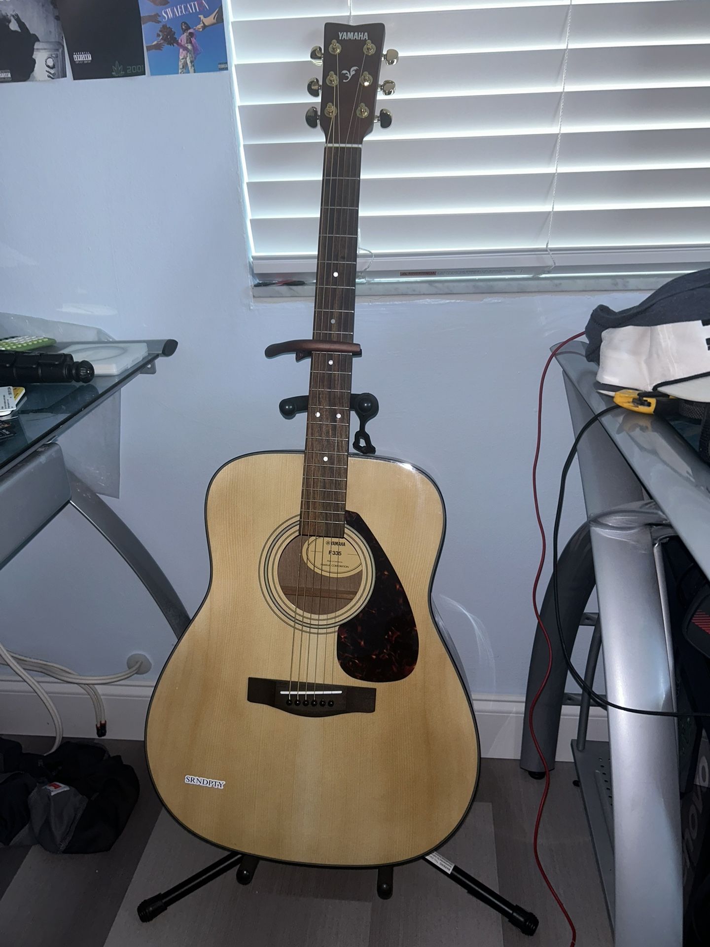 Yamaha F335 Guitar