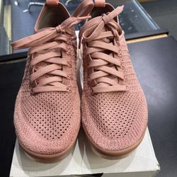 Gym Shoes Size 7 (847439-1)