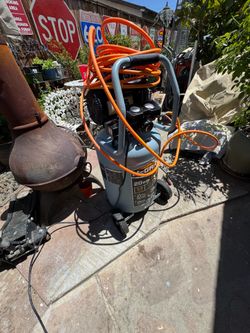 McGRAW 20 gallon compressor. 135 psi. 4.0. SCFM90 psi