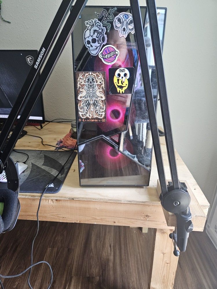 Entire Gaming Pc Set Up $1000 Obo