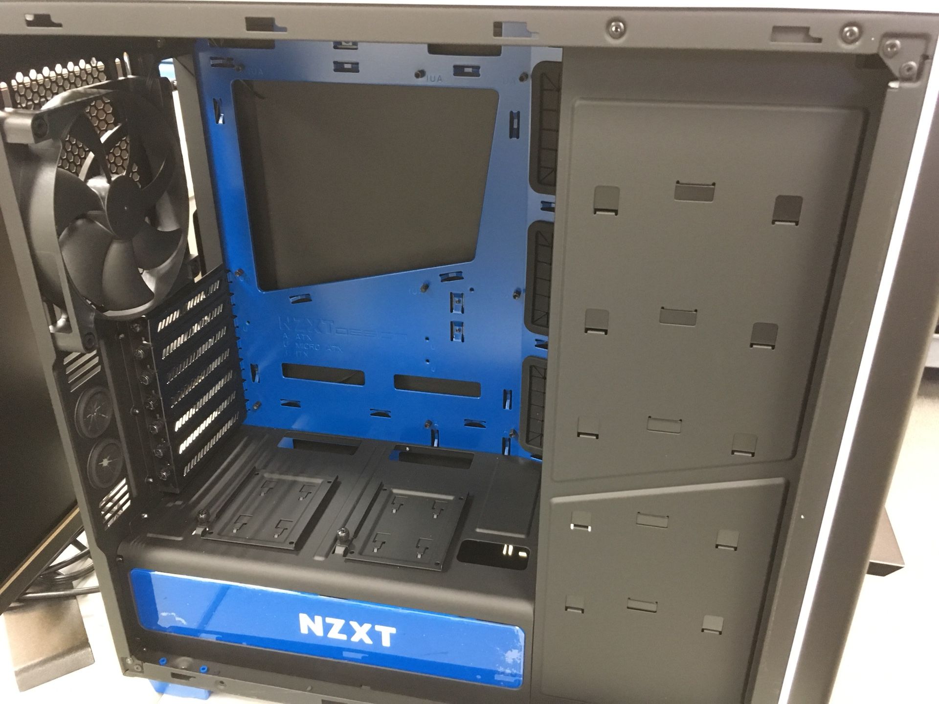 NZXT H440 PC Building Simulator Special Edition