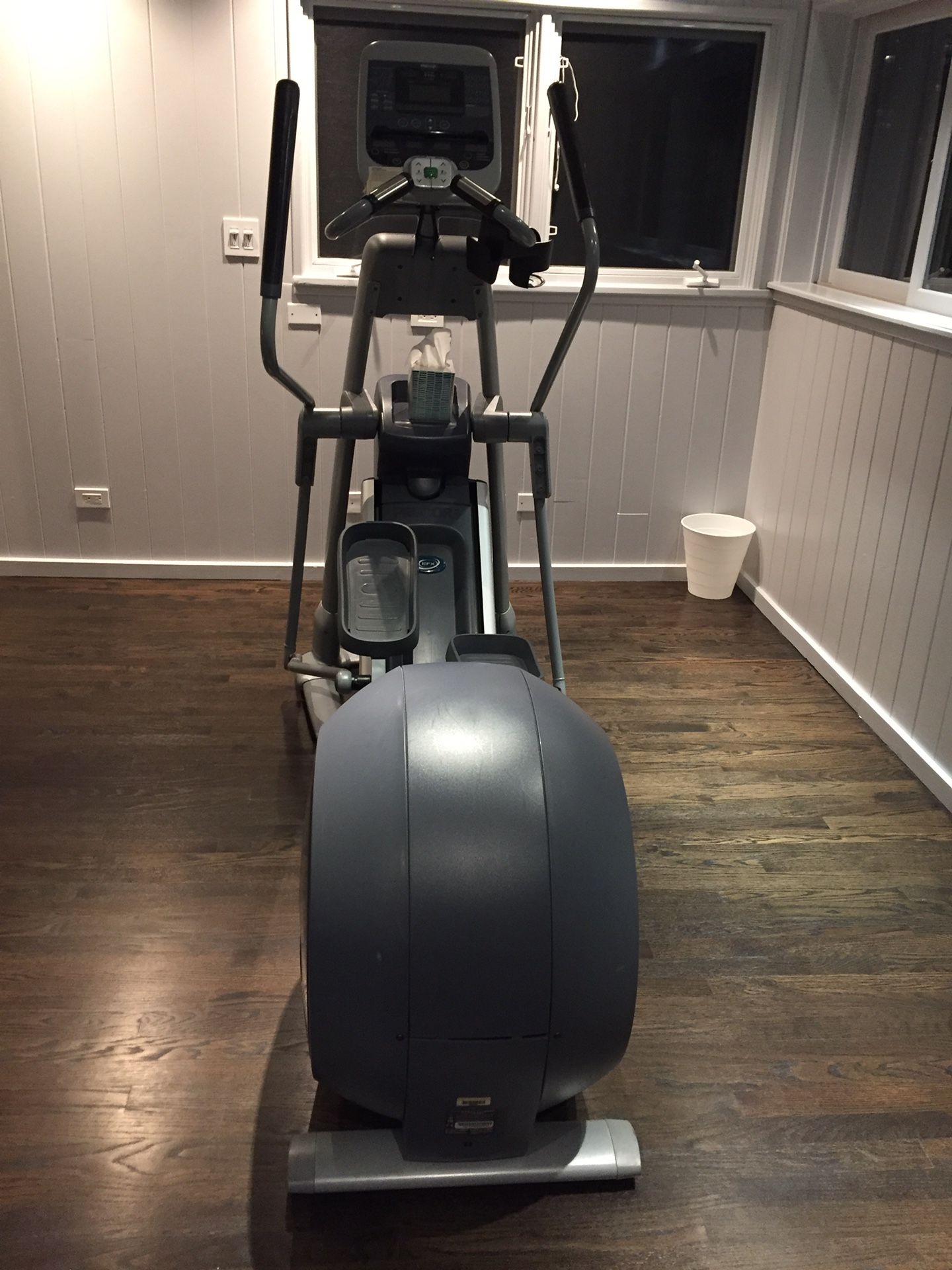 PreCor Elliptical EFX576i