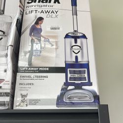 SHARK Navigator Lift Away DLX Blue