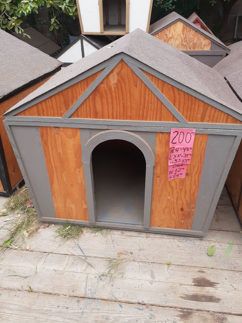 gray medium size dog house for sale