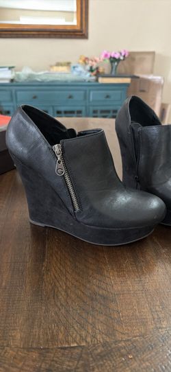G by Guess ankle boot size 9