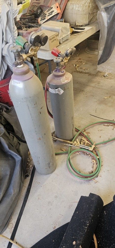 Oxy Acetylene Set Like New And Full Tanks