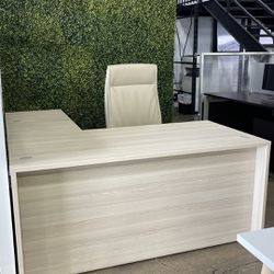L-SHAPED DESK WITH LOCKING HANGING BOX/FILE PEDESTAL DRAWERS, 63"WIDE X 73"D, SAND ASH/WHITE