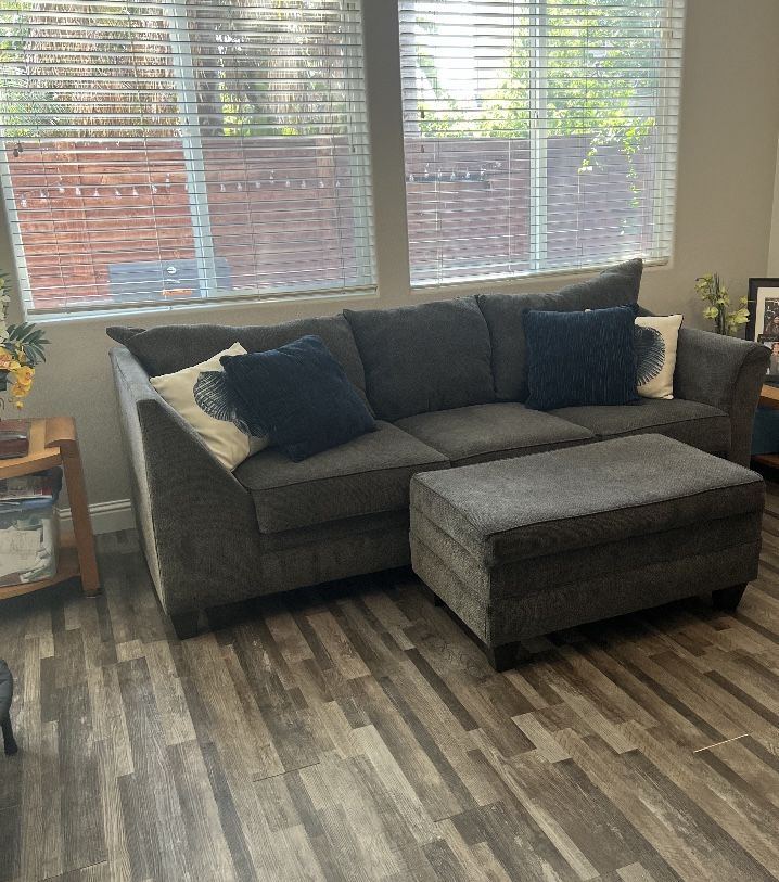Living Room set (couch’s/tables)