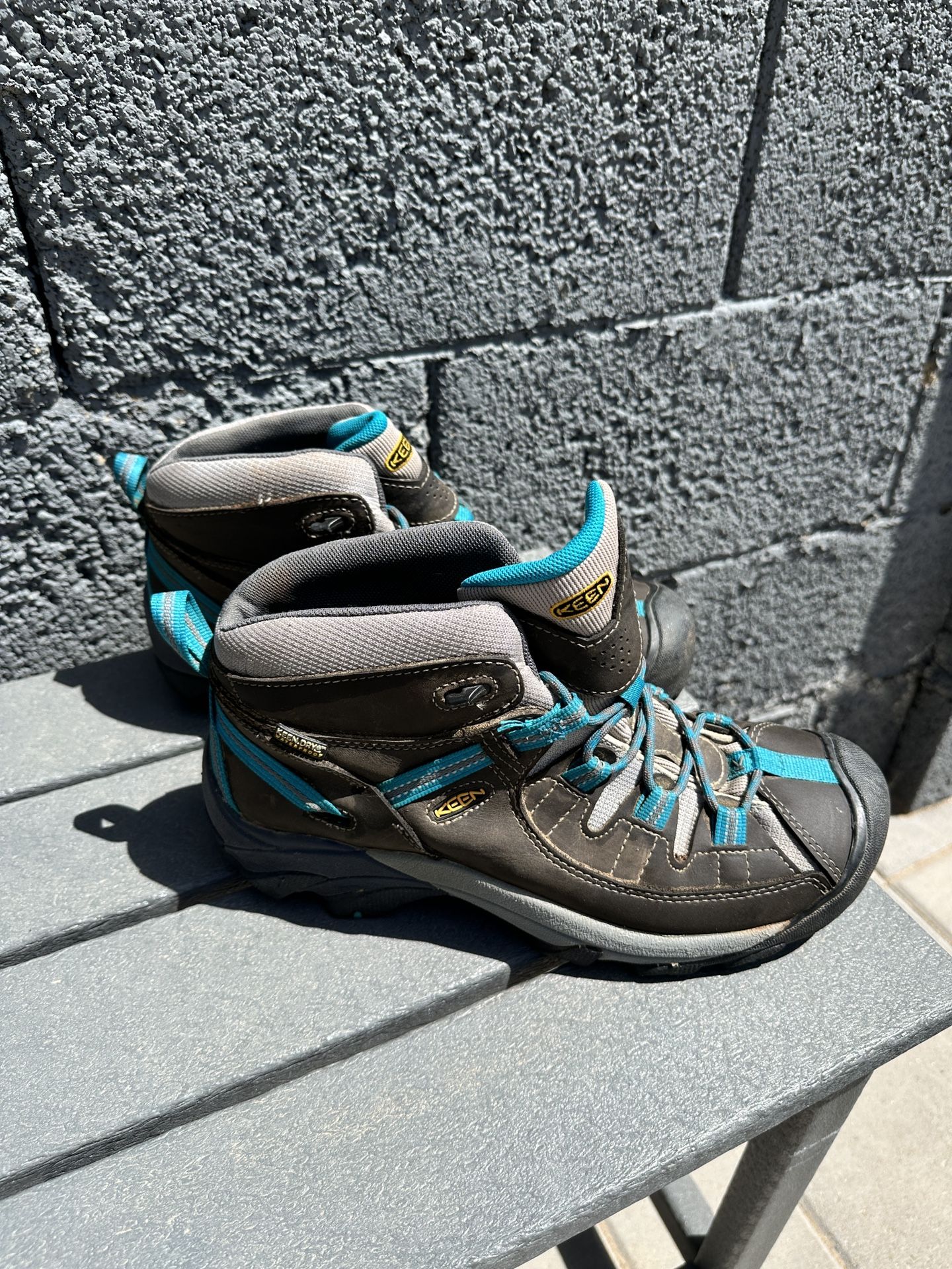 Keen Hiking Boots Size 42