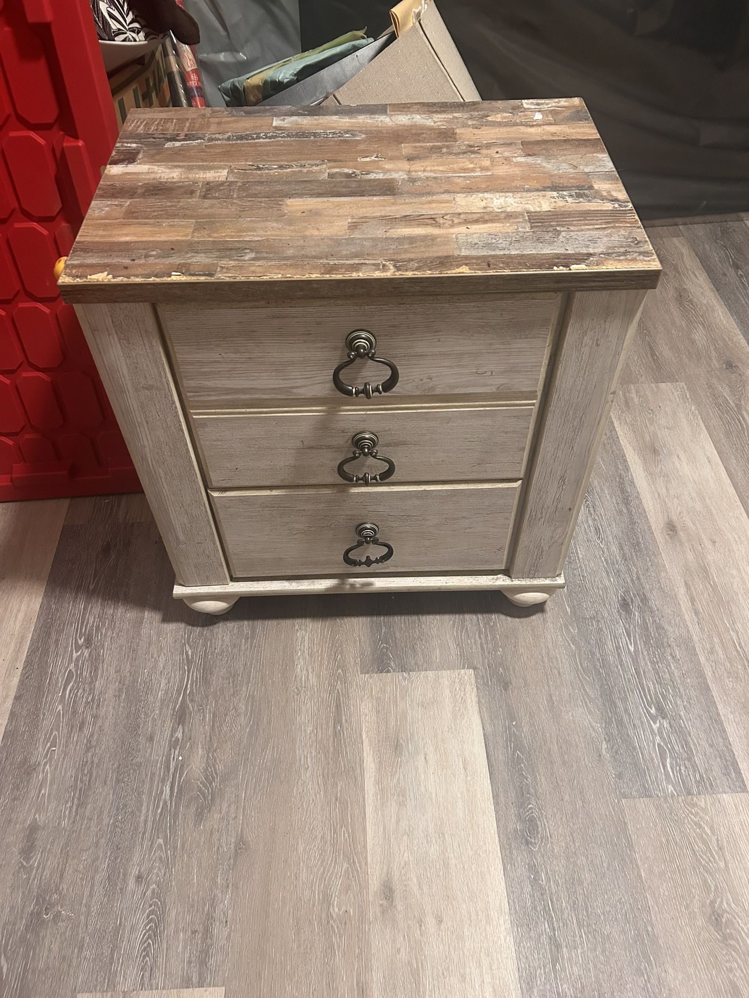 Used Collingswood 4 Pc Bedroom Set
