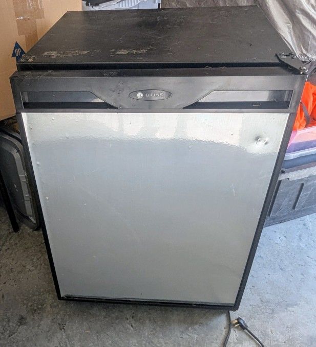 ULine Under counter Refrigerator With Ice Maker