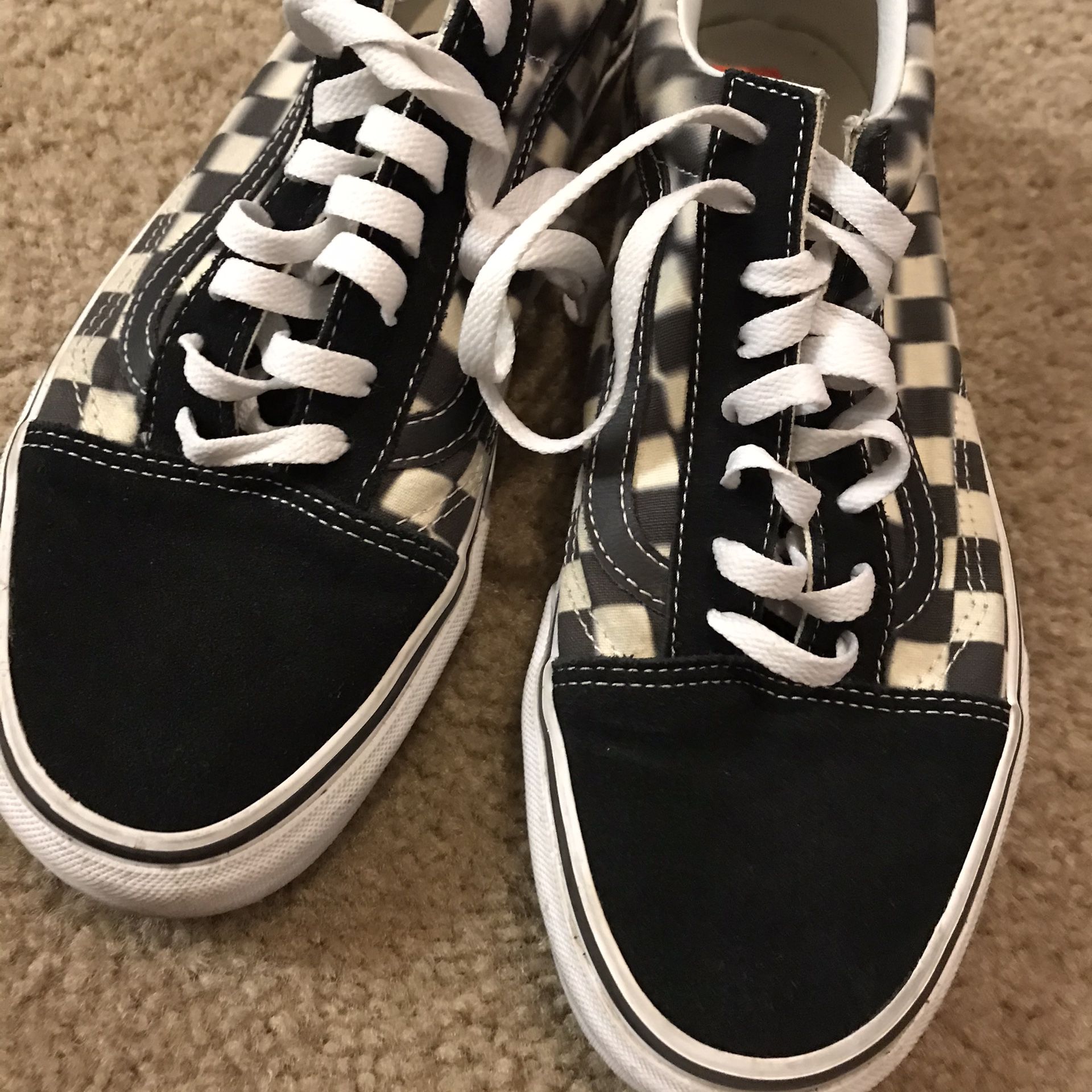 Almost new checkered Vans size 9.5