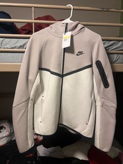 TAN NIKE TECH SIZE SMALL