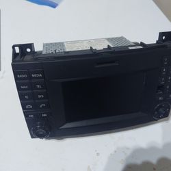Original Mercedes Benz Stereo W Bluetooth & Navigation 