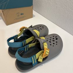 Chillos clog shoe women size 8 and size 2 for kids