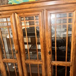✨ Stunning vintage solid wood china cabinet with built-in light — elegant, sturdy, and full of character! Perfect for dining or living spaces.