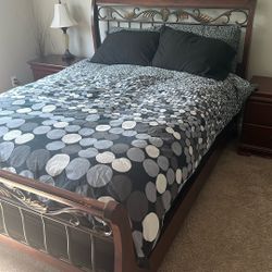 Entire Bedroom Set With Mattress, and Lamps