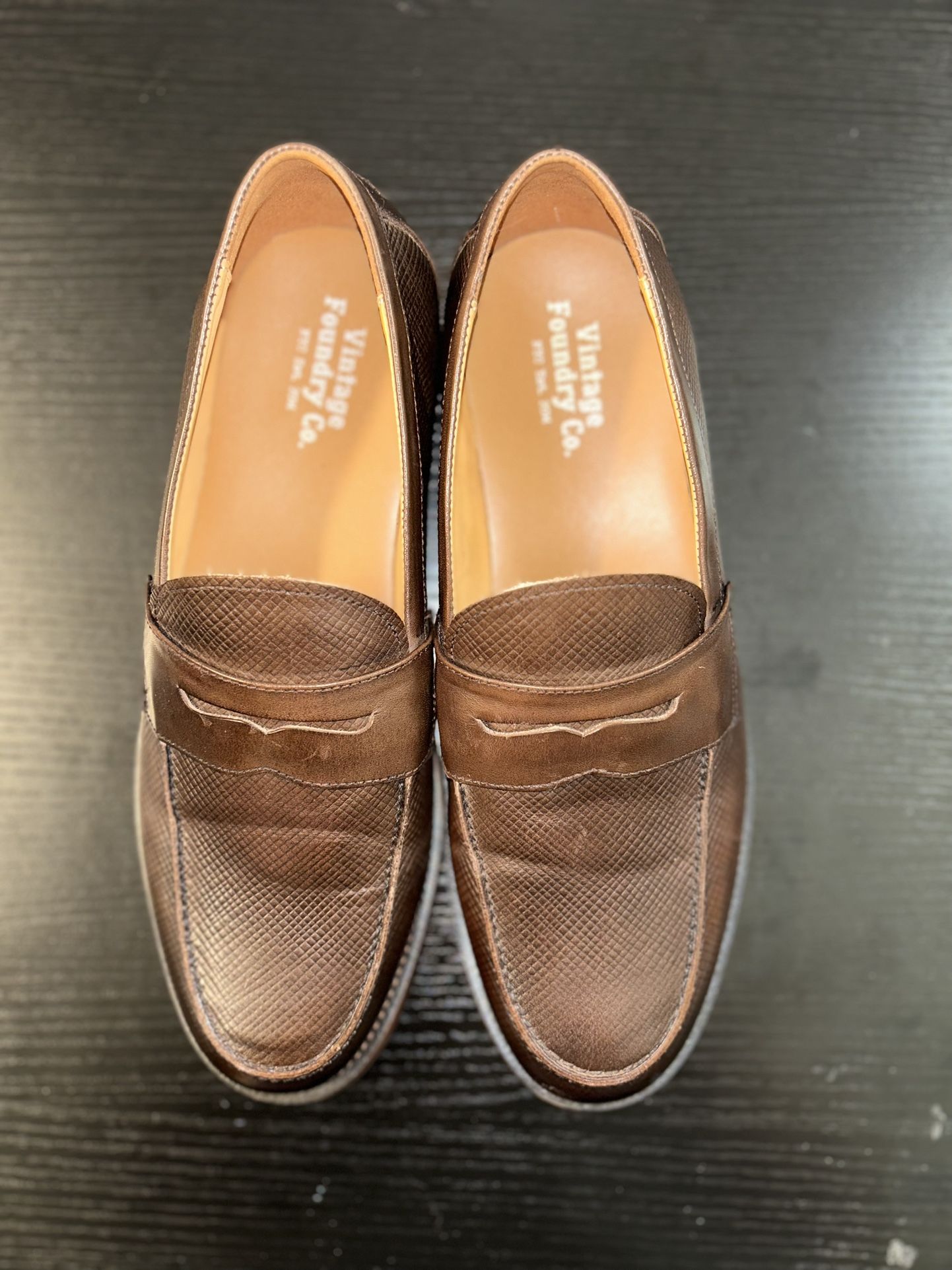VINTAGE FOUNDRY CO. Albio Embossed Leather Penny Loafers  display picture 3