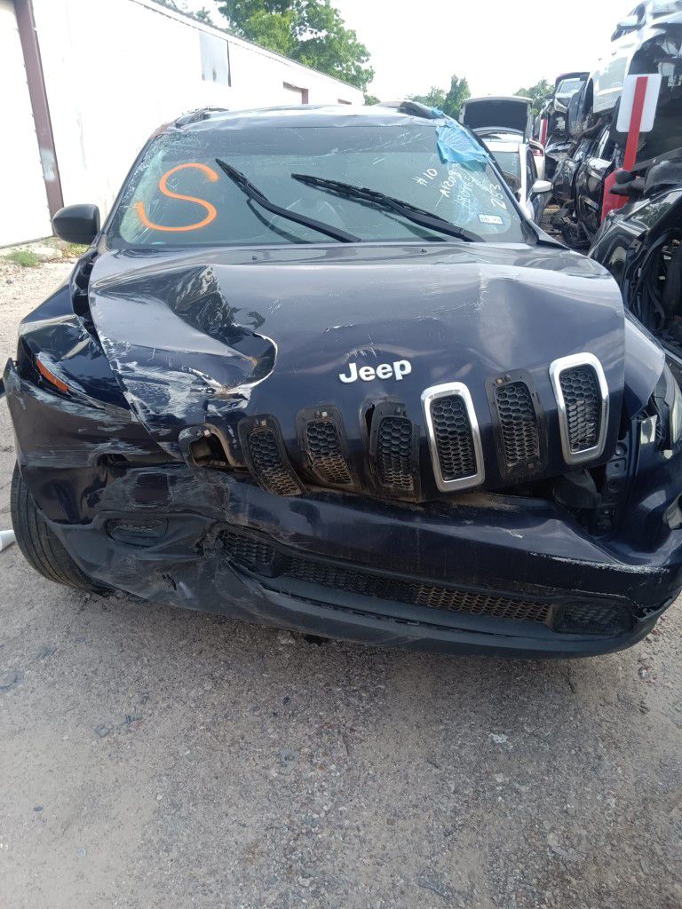 2016 Jeep Cherokee Sport 2.4 Motor Automatic Transmission For Parts Only Gulf Bank Auto Parts 402 Gulf Bank Rd / Luis 