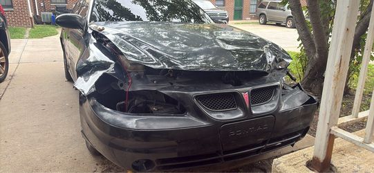 2004 Pontiac grand am Sedan – Front End Damage