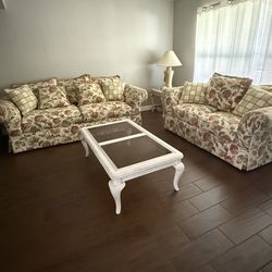 Like New Vintage Floral Sofa Set