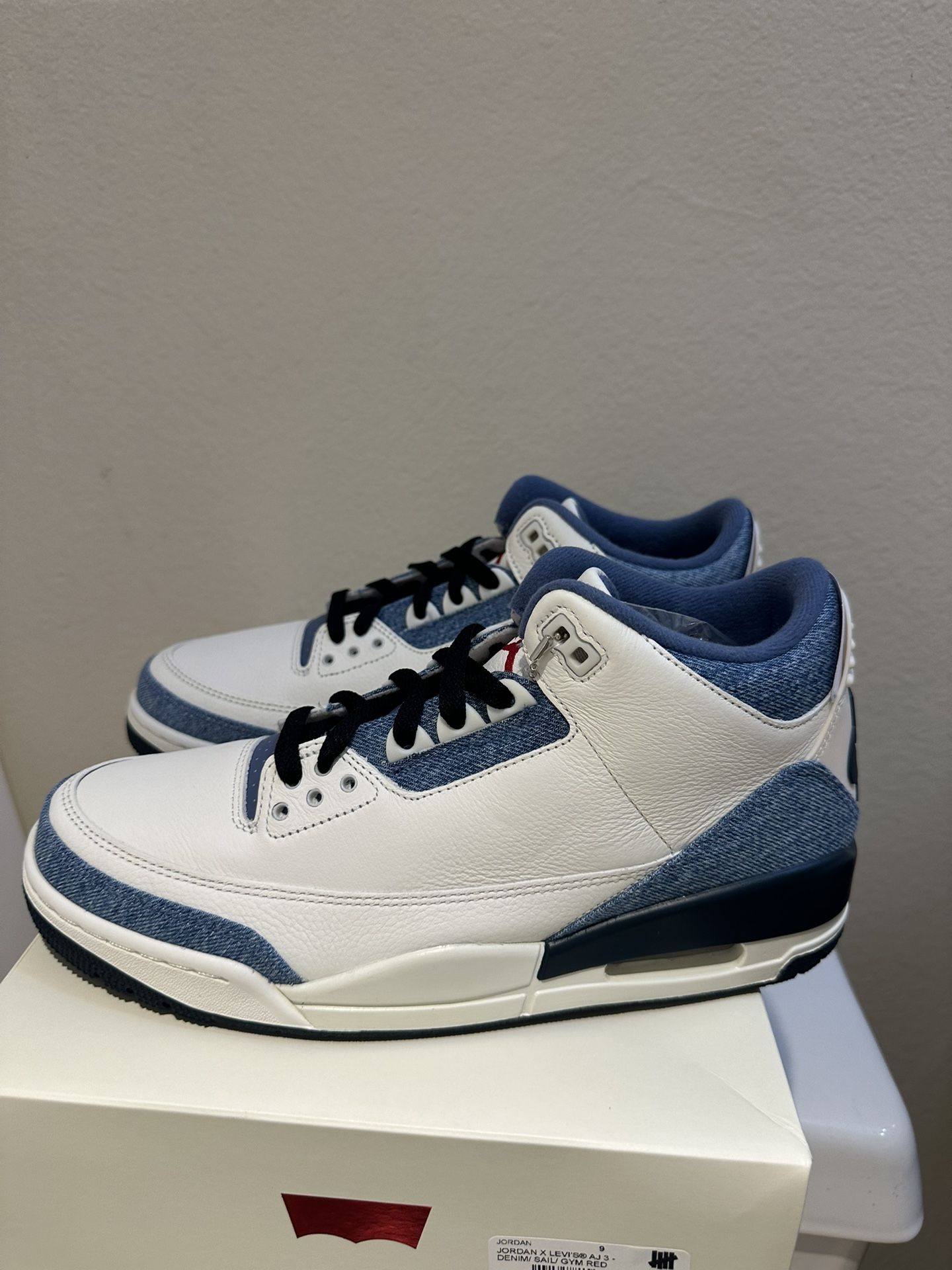 AIR JORDAN LEVI 3 SIZE 9