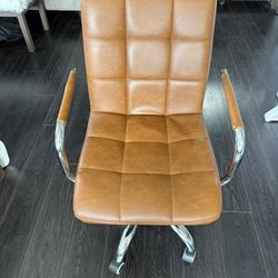 Desk chair with swivel for sale