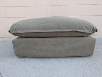 Sixpenny neva ottoman