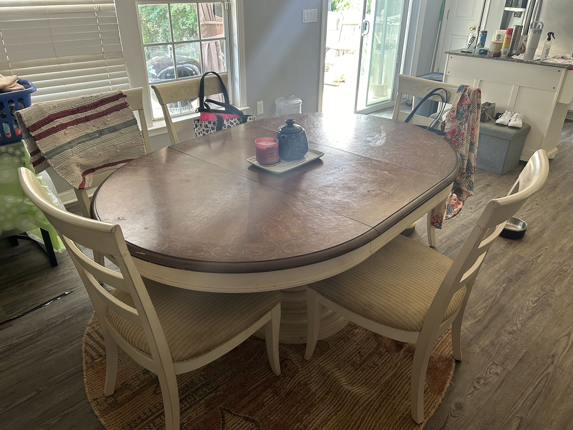 Dining Room Table & 6 Chairs