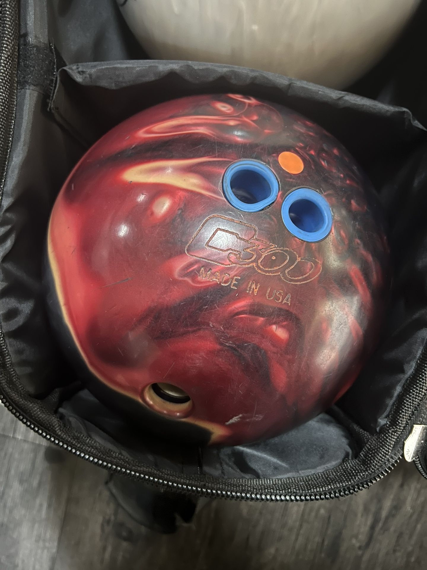 Columbia 300 Nitrous Size: 14 Bowling Ball