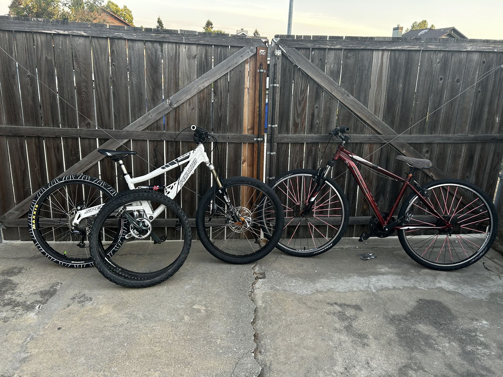 Specialized And Fuji Mountain Bikes (READ DESCRIPTION!)