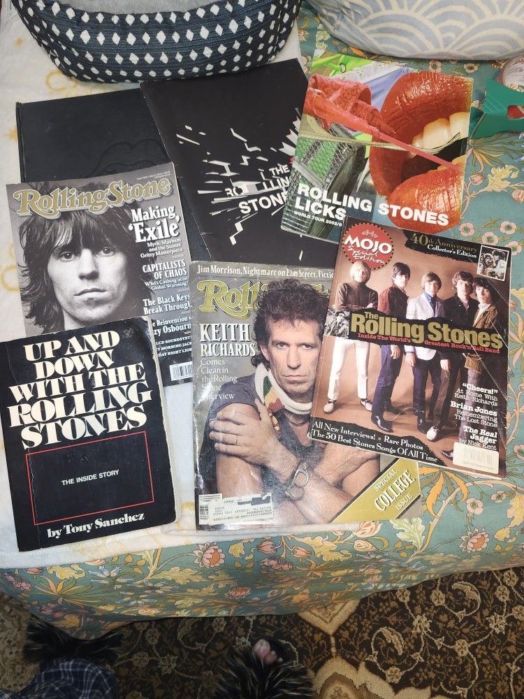 LOT OF ROLLING STONE BOOKS, MAGAZINES & TOUR PROGRAMS