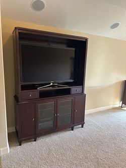 Entertainment center