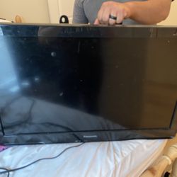 TV With Wall Mount