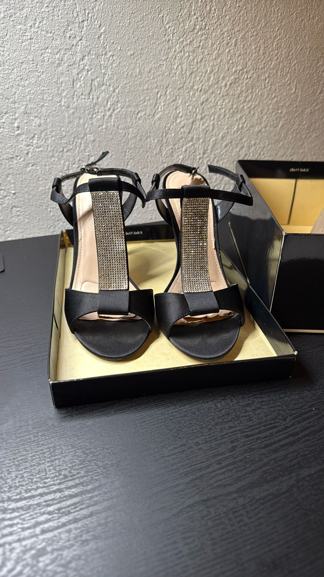 Beautiful Black Medium Heel Shoes