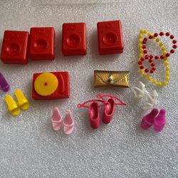 Vintage Barbies Shoes And Accessories 