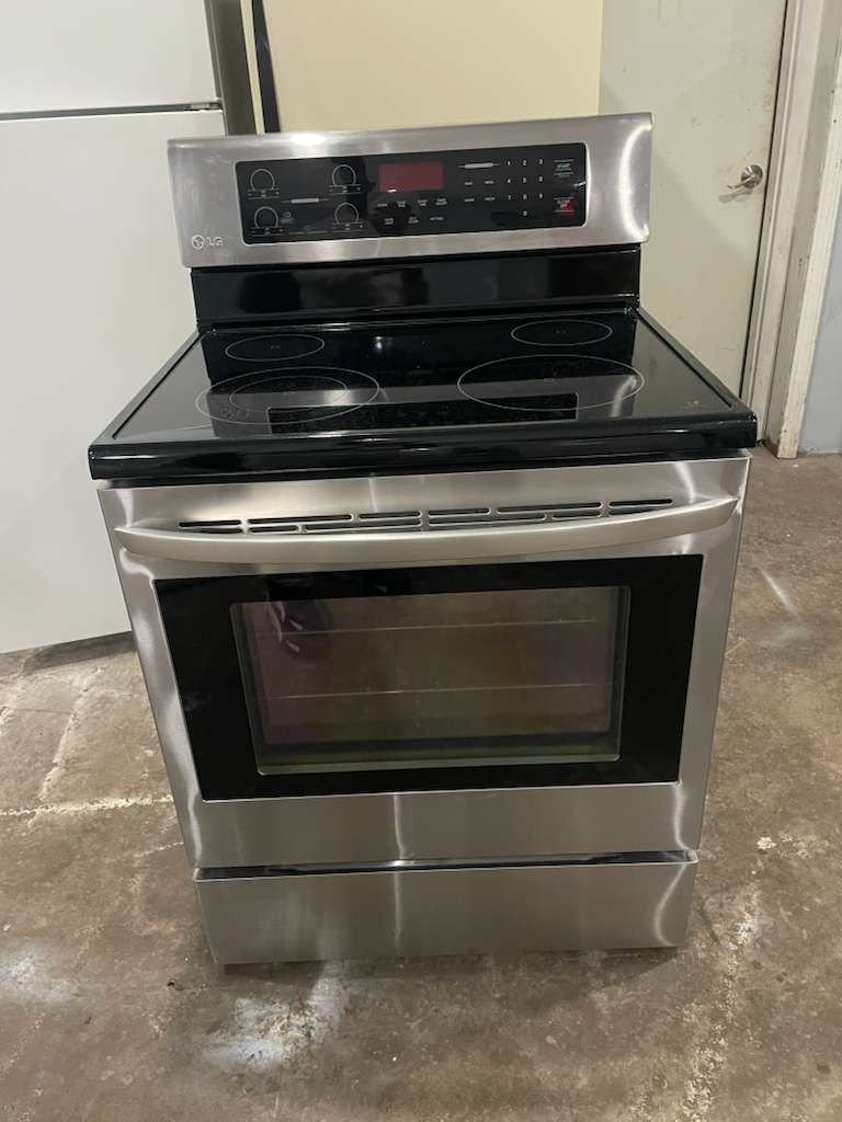 LG Electric Stove