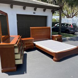 BEAUTIFUL SET QUEEN W BOX / DRESSER W MIRROR & TWO NIGHTSTAND - BY RIVERS EDGER - SOLID WOOD - PERFECT CONDITION - Delivery Available