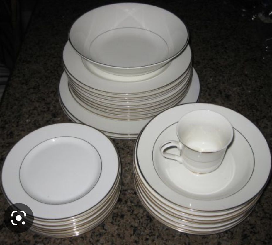 Beautiful Brand new China Set