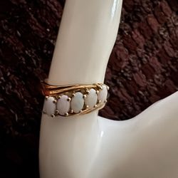 Beautiful Vintage .925 STS Opal Ring, Size 7