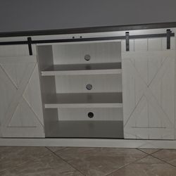 Really nice barn door console perfect for TV stand