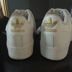 Size 8 White Adidas / Gold Superstar Logo
