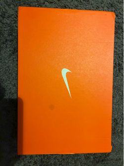 Nike Revolution 8