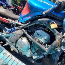 09-11 KAWASAKI NINJA 650R EX650 ENGINE MOTOR $ 850 ,TANK $220 ,WHEEL REAR AND TIRE $ 190 AND MORE PARTS ALSO PARTS OF NINJA FROM 2000 TO 2019 FROM 250
