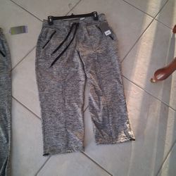 Tekgear Capris. New. Medium. Zip Pockets 
